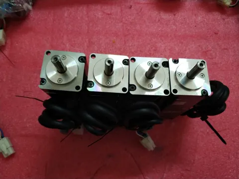 Yaskawa SGM7J-01AFC6E Motor & Drive Component — product photo 5 of 16