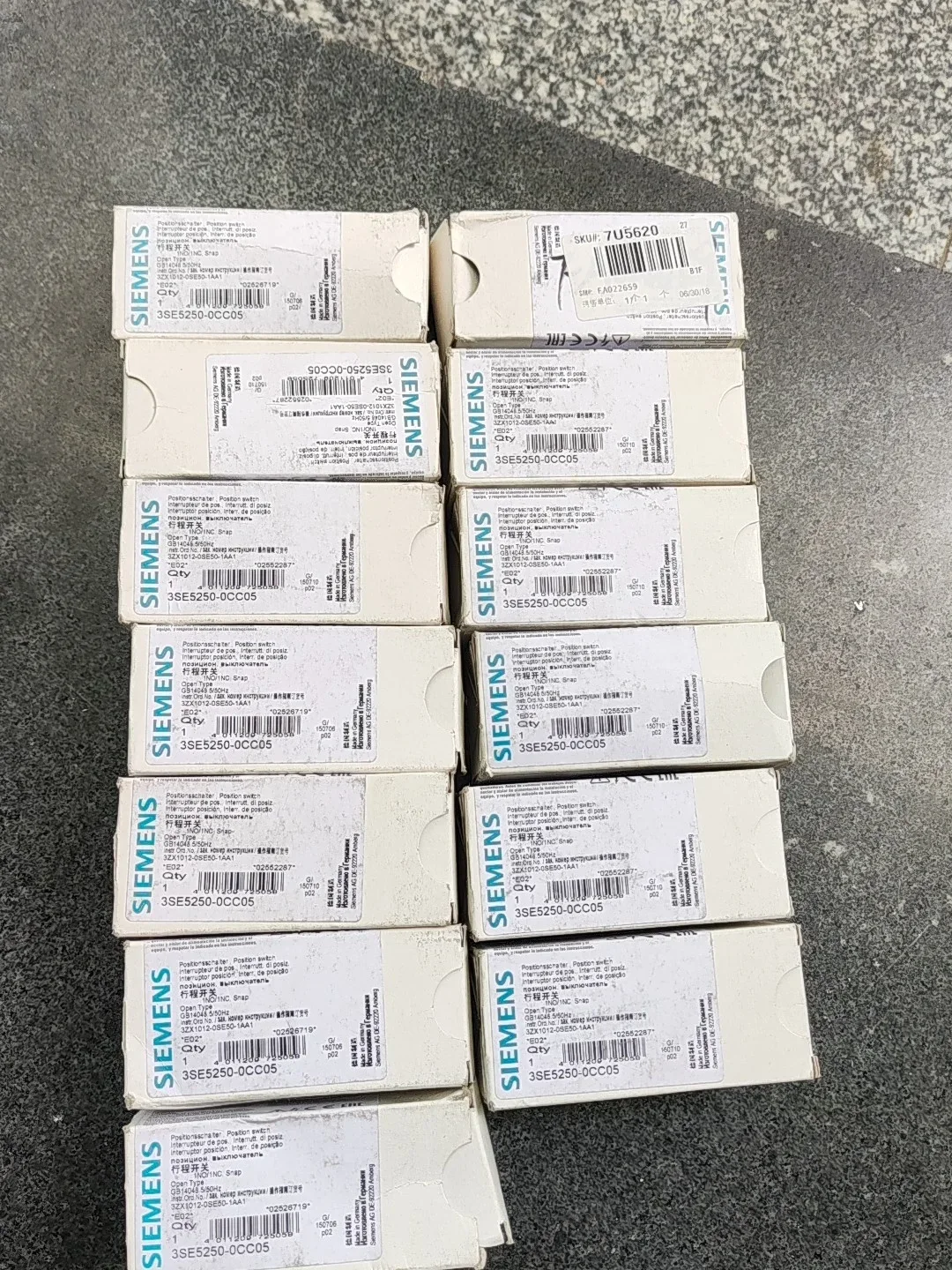 Siemens 3SE5250-0CC05 Industrial Sensor product photo 1