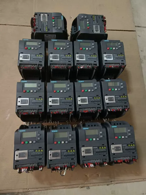 Siemens 6SL3210-5BE13-7UV0 Motor & Drive Component product photo 1
