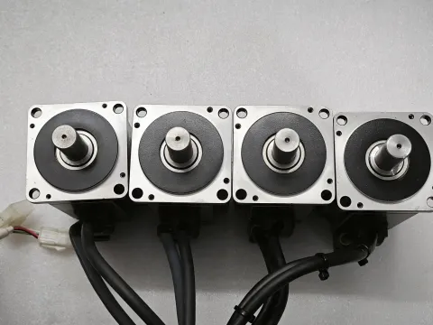 Yaskawa SGMJV-04ADA21 Motor & Drive Component — product photo 4 of 14