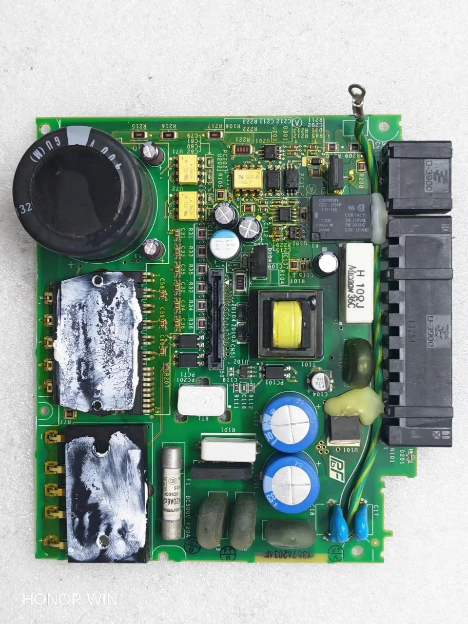 Yaskawa R90AAC-002 Motor & Drive Component — product photo 1 of 4