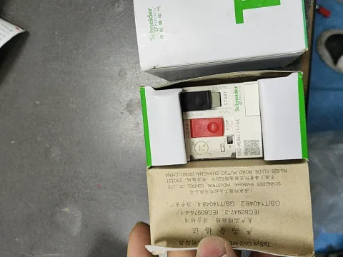 Schneider Electric GV2-ME06C Industrial Automation Component — product photo 5 of 6