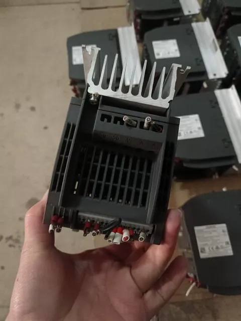 Siemens 6SL3210-5BE13-7UV0 Motor & Drive Component product photo 7