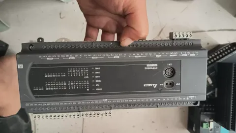 Delta DVP60ES200R PLC Module — product photo 3 of 28