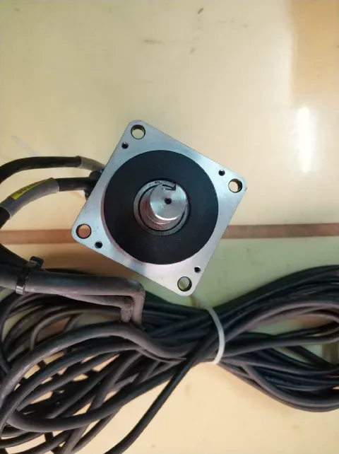Yaskawa SGMJV-04ADL2C Motor & Drive Component product photo 4