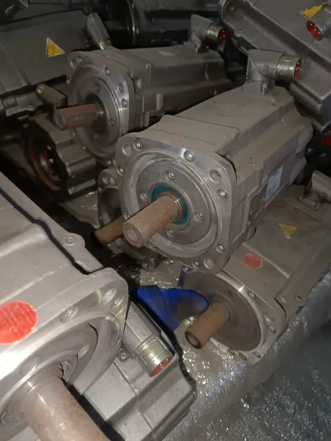 Siemens 1FT7064-5WF71-1FA1 Motor & Drive Component — product photo 20 of 32