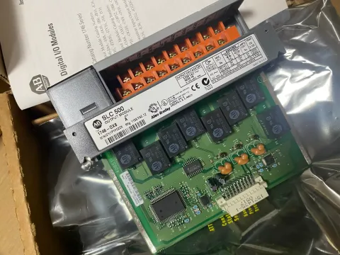 Allen-Bradley 1746-OX8 Industrial Relay — product photo 4 of 5