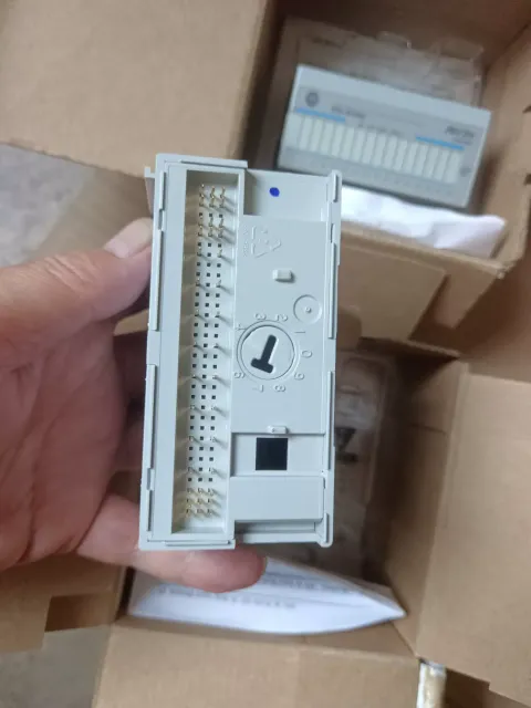Allen-Bradley 1794-IB16 PLC Module — product photo 6 of 14