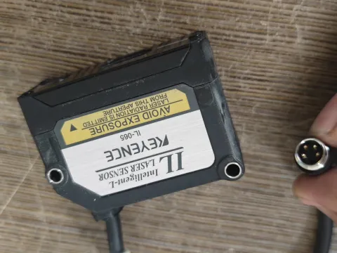 KEYENCE IL-065 Industrial Sensor product photo 2