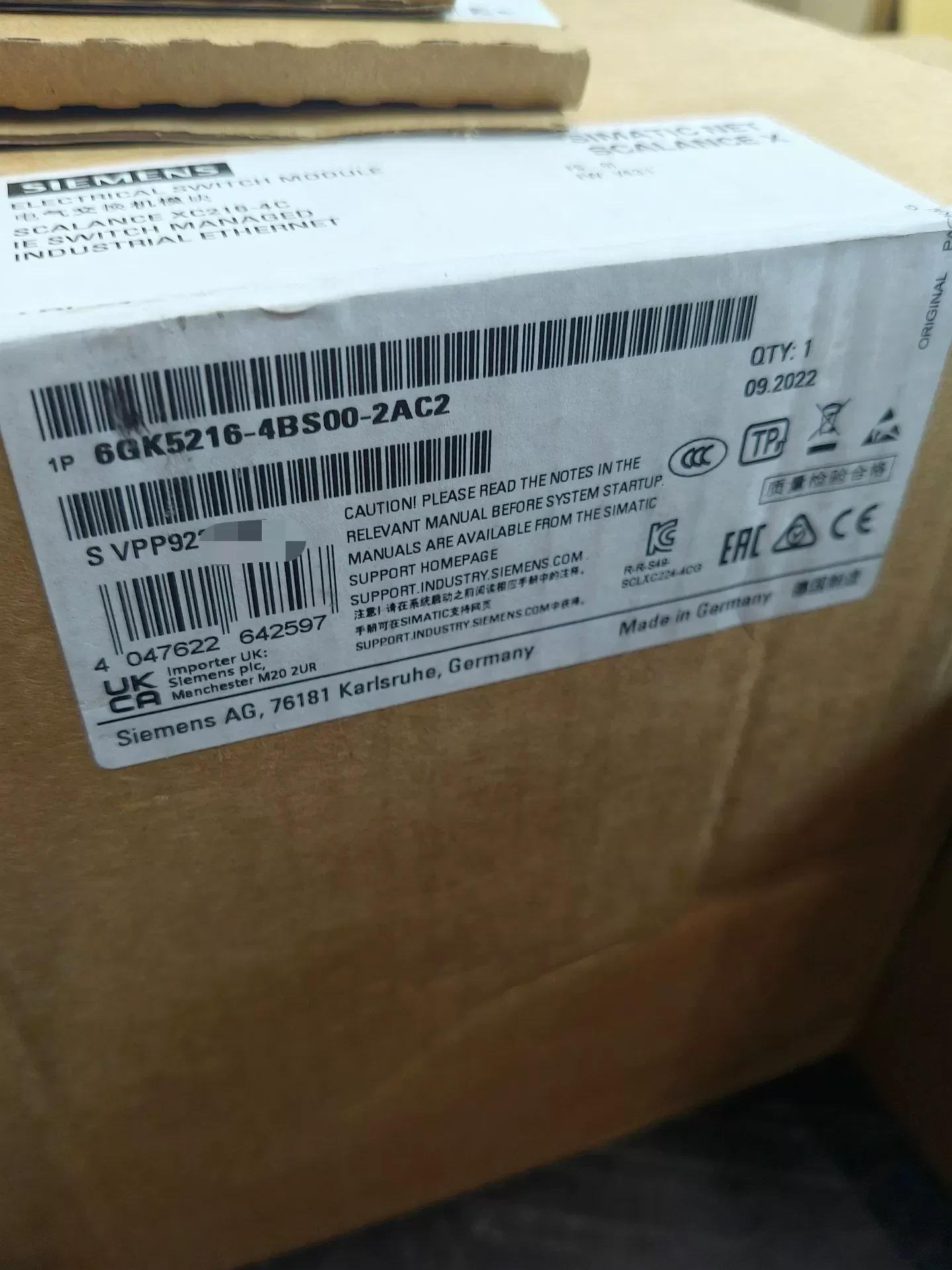 Siemens 6GK5216-4BS00-2AC2 Industrial Sensor — product photo 1 of 2