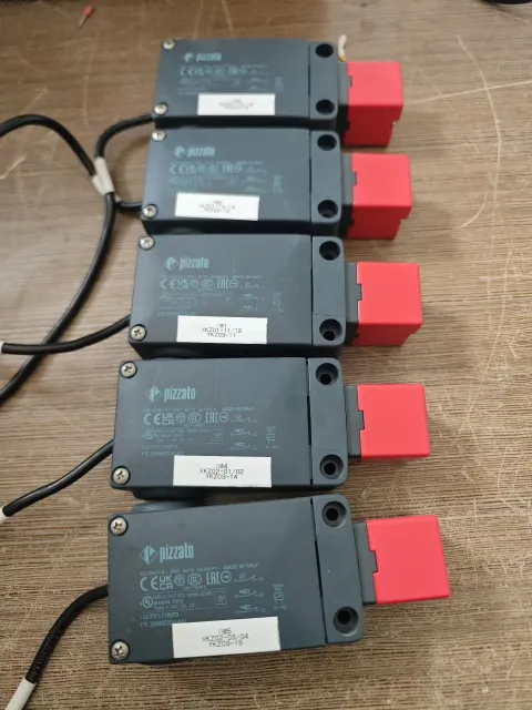 Pizzato FS 3096E024-M2 Industrial Sensor product photo 1