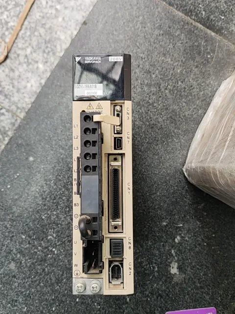 Yaskawa SGDV-1R6A01B002000 Motor & Drive Component product photo 1