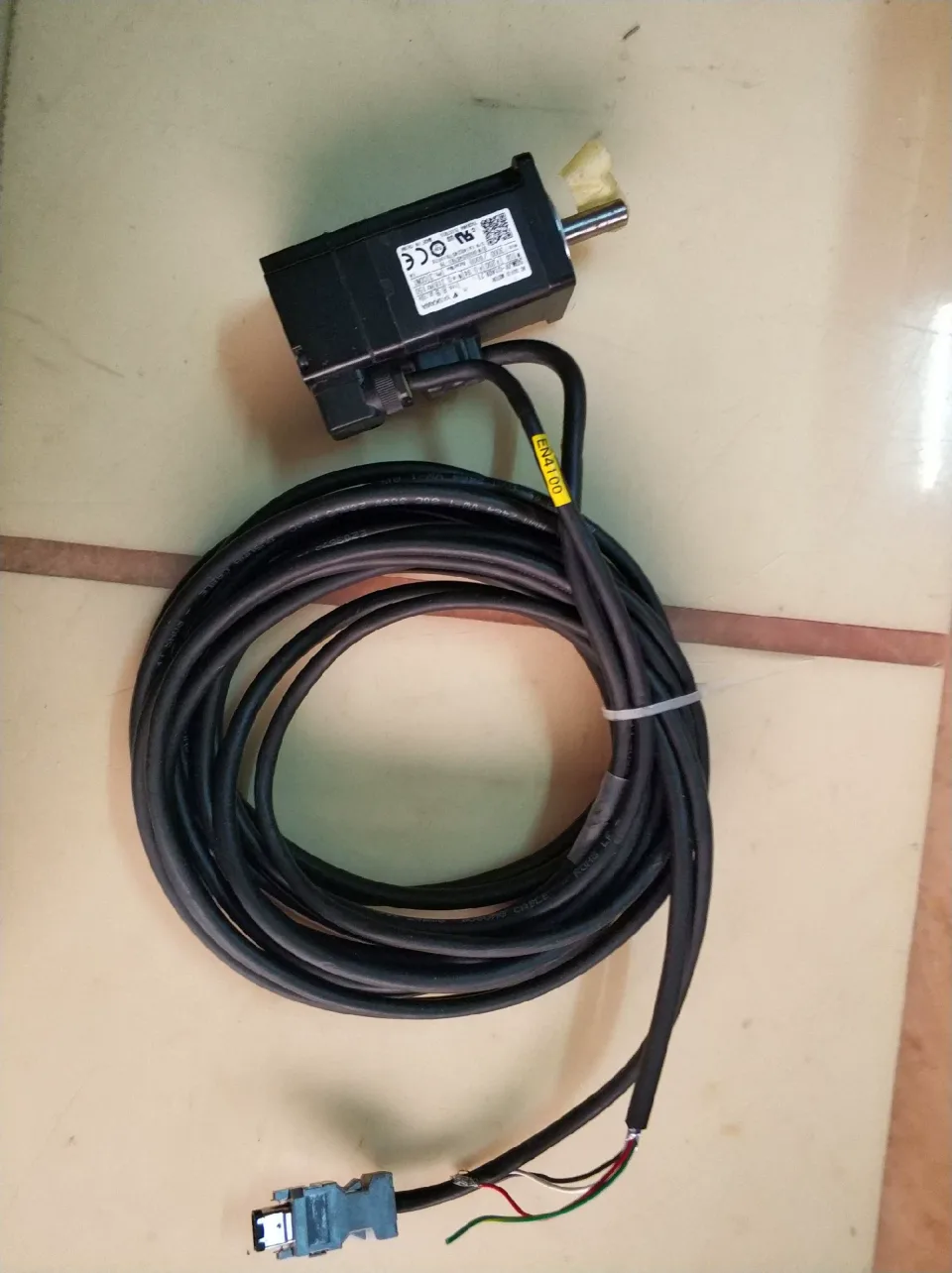 Yaskawa SGMJV-01ADL21 Motor & Drive Component product photo 1