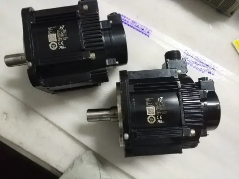 Yaskawa SGD7S-120A00A002 + SGM7G-13AFC61 Motor & Drive Component product photo 6