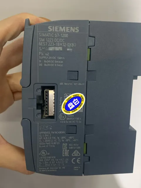 Siemens 6ES7223-1BH32-0XB0 PLC Module product photo 1