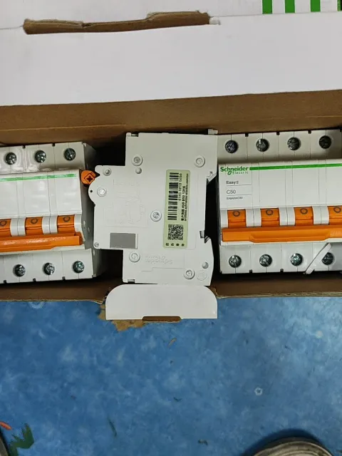 Schneider Electric EA9AN4C50 Industrial Automation Component — product photo 3 of 5