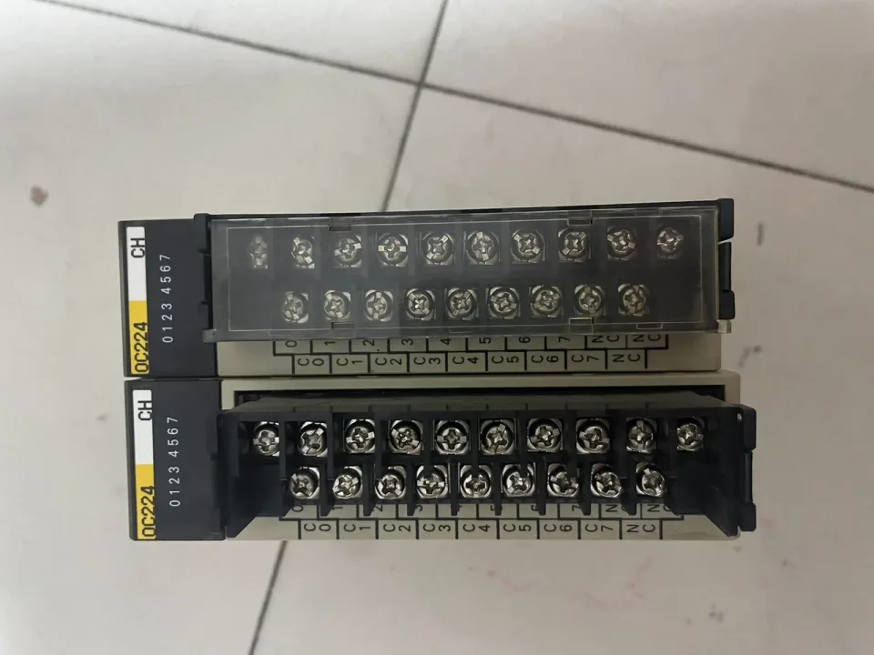 OMRON C200H-OC224 PLC Module — product photo 1 of 10