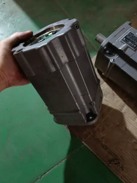 Siemens 1FT7064-5WF71-1FA1 Motor & Drive Component — product photo 31 of 32