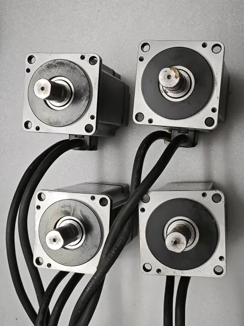 Yaskawa SGMJV-04A3A-SU11 Motor & Drive Component — product photo 10 of 10