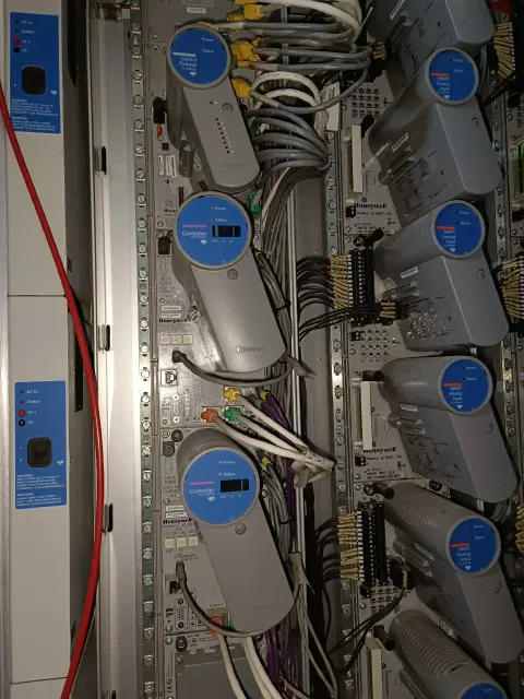 Honeywell CC-PCF901 51405047-175 / CC-PCNT01 51405046-175 / CC-PAIH01 51405038-175 / CC-PAOH01 51405039-175 / CC-PDOB01 51405043-175 / CC-PDIL01 51405040-175 I/O Module product photo 1