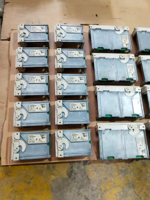 Schneider Electric TSXDMZ28DT PLC Module — product photo 10 of 18