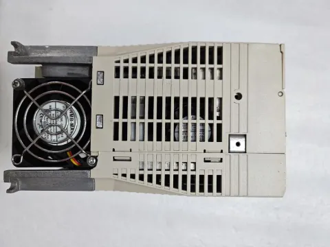 Yaskawa SGDV-200A01A002000 + SGMGV-30ADC61 Motor & Drive Component — product photo 8 of 23