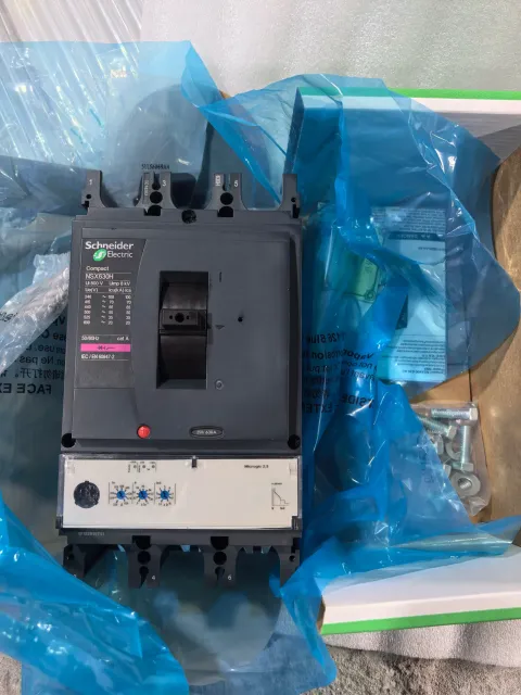 Schneider Electric LV432895 / Compact NSX630H Micrologic 2.3 630A 3P3D Industrial Automation Component product photo 1