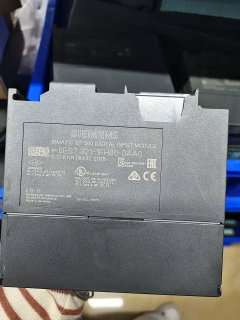 Siemens 6ES7321-1FH00-0AA0 PLC Module product photo 1