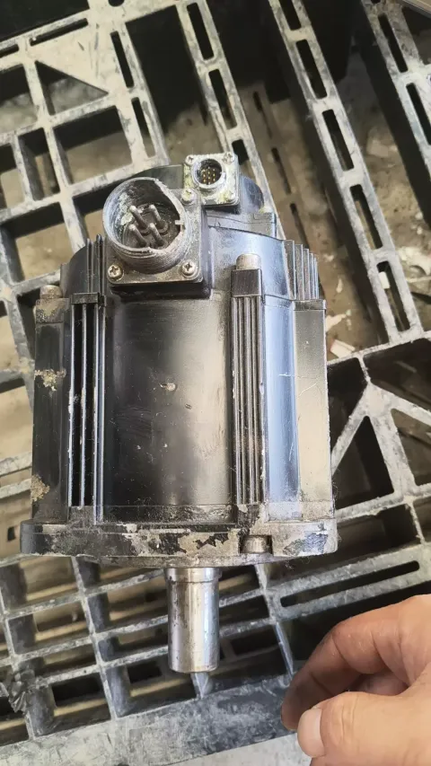 Yaskawa SGM7G-20A7C61 Motor & Drive Component product photo 9