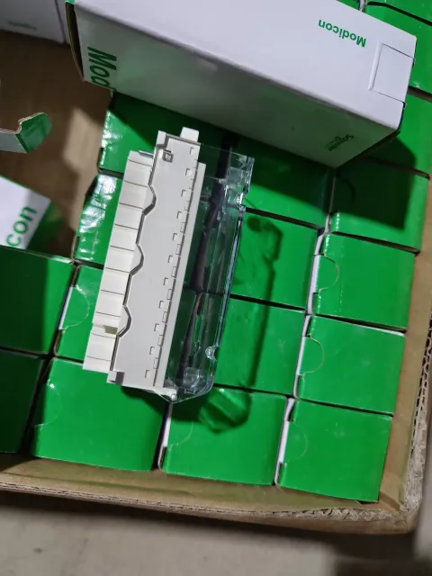 Schneider Electric BMXFTB2000 Industrial Automation Component — product photo 23 of 36