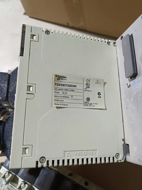 Schneider Electric TSXDEY16D2 / TSXDSY16T2 / TSXDSY32T2K / TSXDEY32D2K / TSXDSY16R5 I/O Module product photo 5