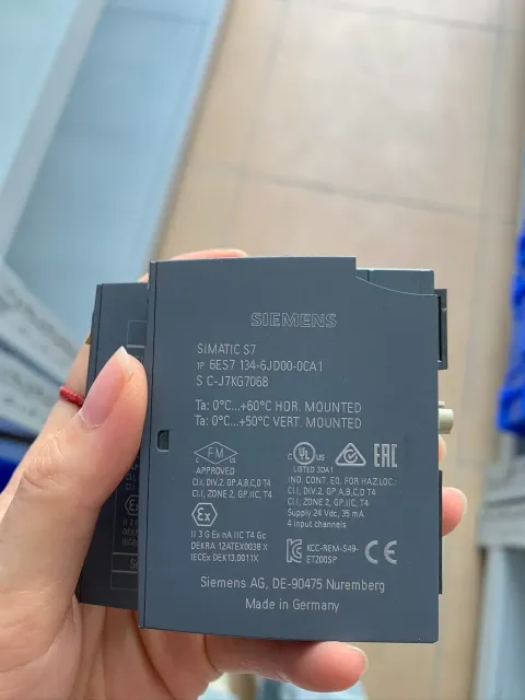 Siemens 6ES7134-6JD00-0CA1 Industrial Automation Component — product photo 4 of 10