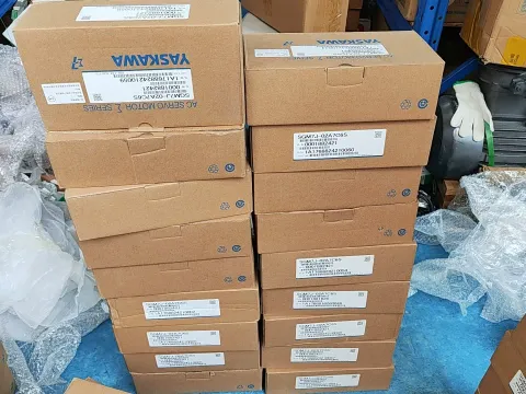 Yaskawa SGM7J-02A7C6S Motor & Drive Component product photo 1