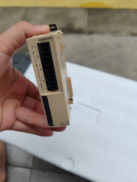 Schneider Electric TM2AMM3HT I/O Module product photo 4