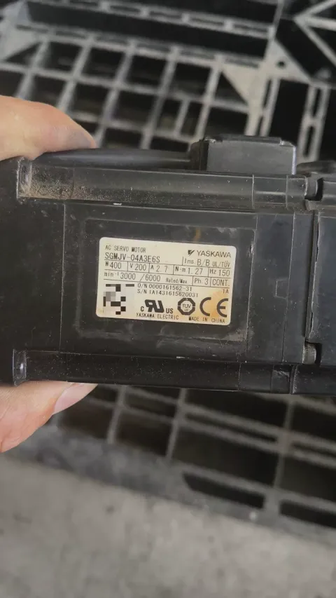 Yaskawa SGMJV-04A3E6S Motor & Drive Component product photo 2