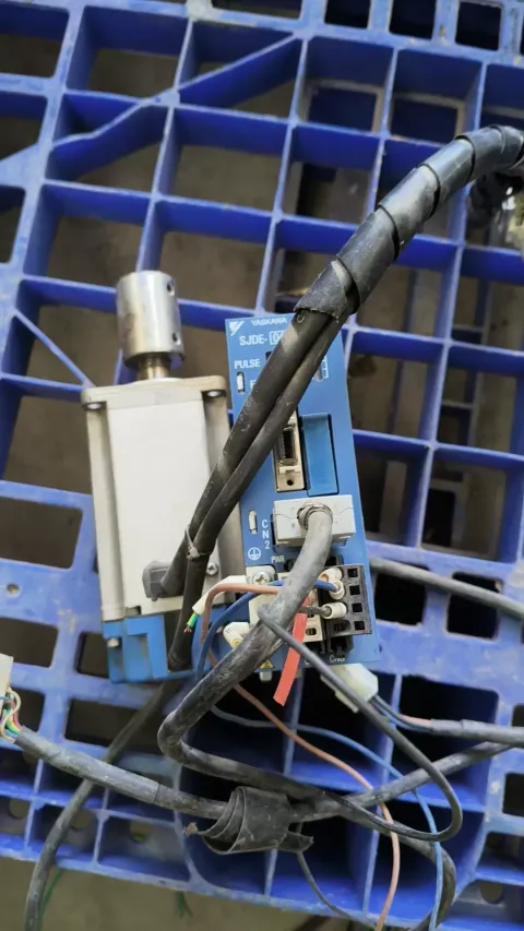 Yaskawa SJDE-04APA; SME-04AMA41 Motor & Drive Component product photo 9
