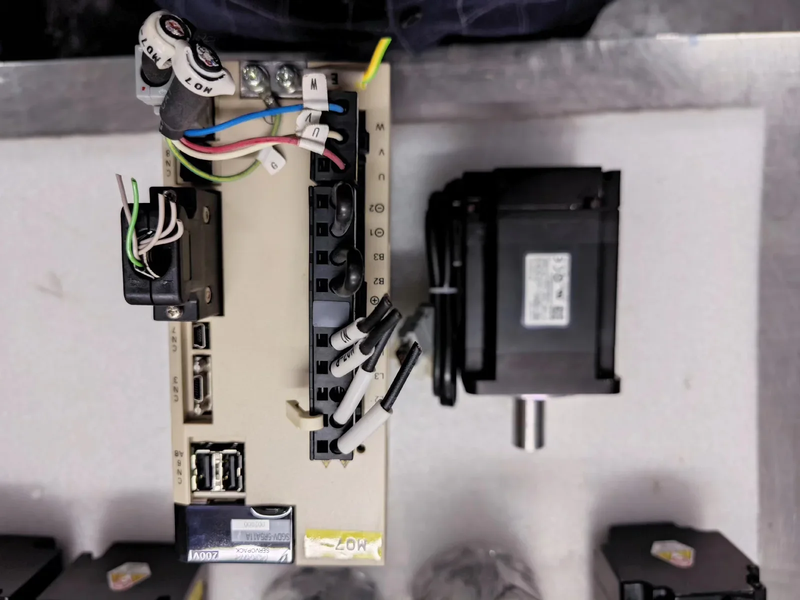 Yaskawa SGMJV-08ADE6S / SGDV-5R5A11A002000 Motor & Drive Component product photo 1