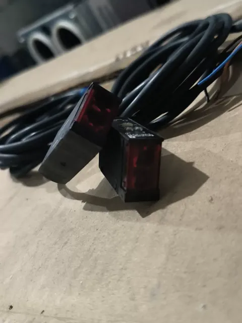 OMRON E3S-AT11 2M / E3S-AT11-L + E3S-AT11-D Industrial Sensor product photo 4