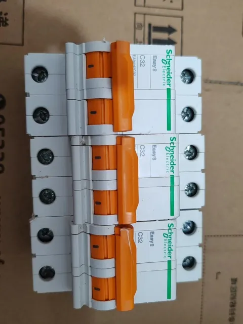 Schneider Electric EA9AN2C32 Industrial Automation Component product photo 2