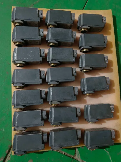 Siemens 519 30040 21 / A5E33412837 Industrial Sensor — product photo 20 of 26