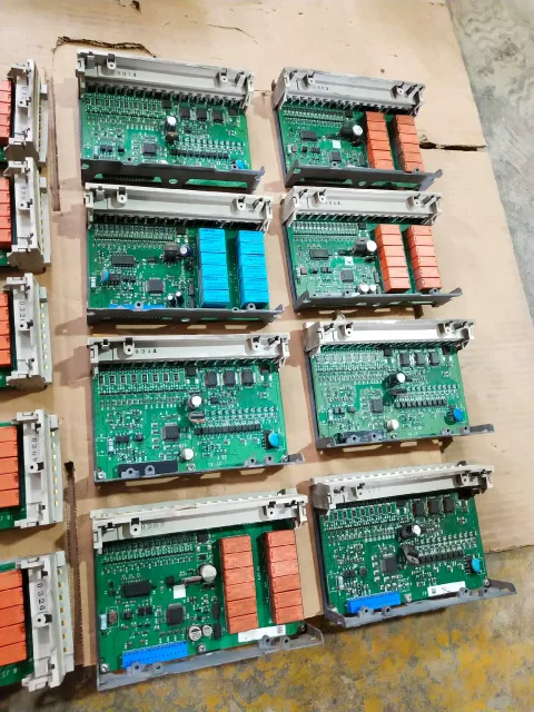 Schneider Electric TSXDMZ28DT PLC Module — product photo 16 of 18