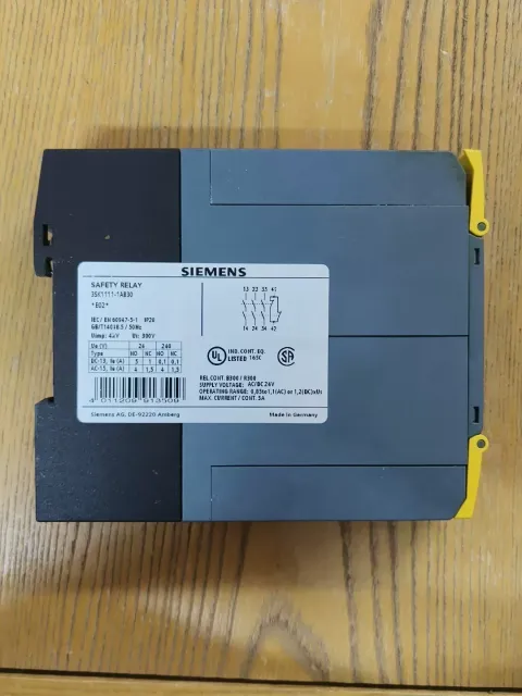 Siemens 3SK1111-1AB30 Industrial Relay — product photo 8 of 11