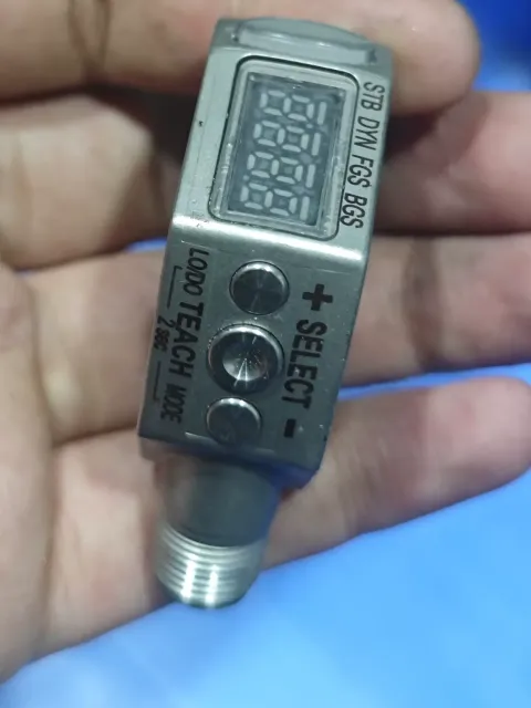 Banner Engineering Q4XTBLAF300-Q8 Industrial Sensor product photo 2