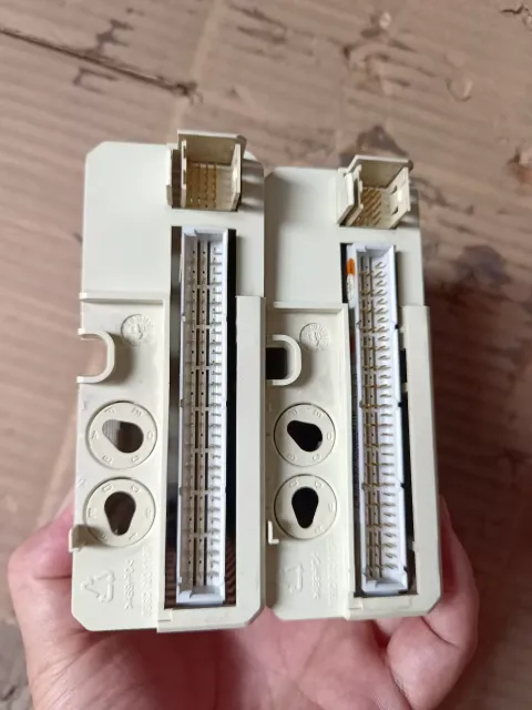 ABB AO810 / 3BSE008522R1 Industrial Automation Component — product photo 7 of 25