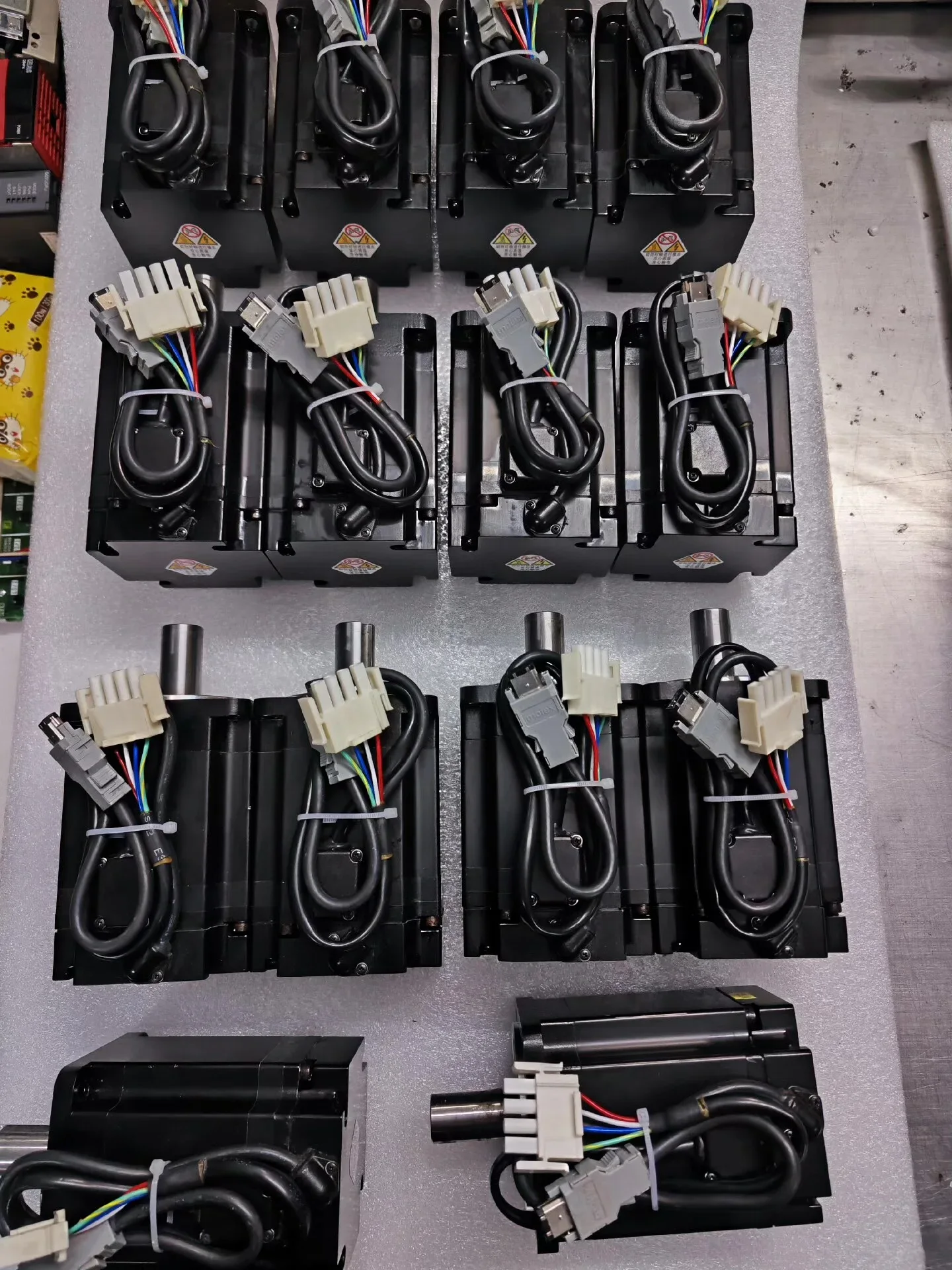 Yaskawa SGMJV-08ADE6S Motor & Drive Component — product photo 1 of 5