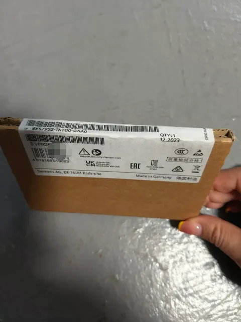 Siemens 6ES7952-1KT00-0AA0 Industrial Automation Component product photo 1