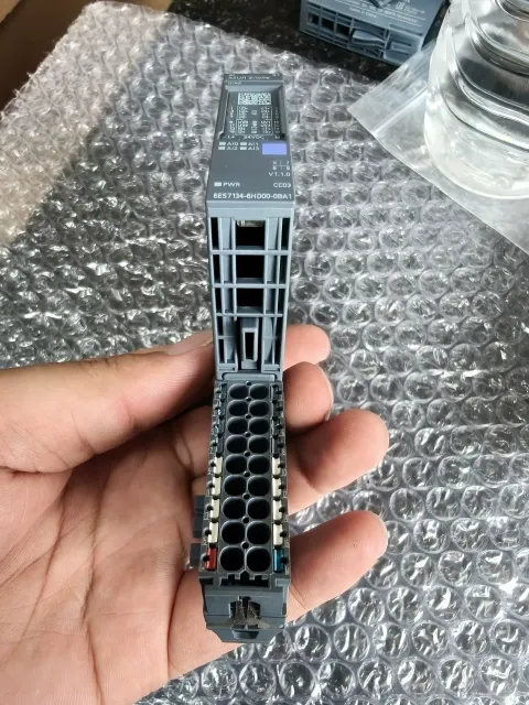 Siemens 6ES7134-6HD00-0BA1 Industrial Automation Component — product photo 5 of 10