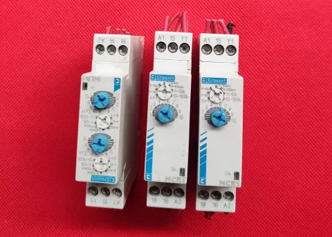 Crouzet MCR1 88 826 135 / MLR1 88 826 155 Industrial Relay product photo 1