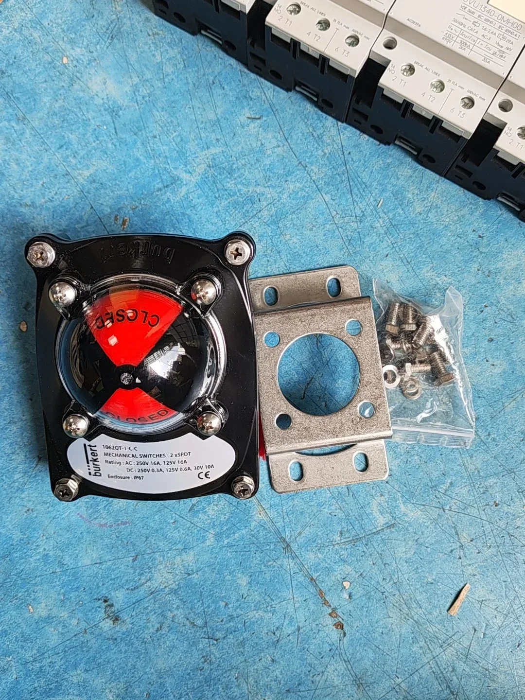 Bürkert 1062QT-1-C-C Industrial Sensor product photo 1