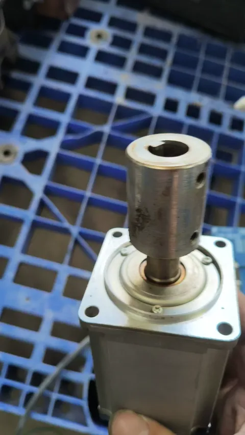 Yaskawa SJDE-04APA; SME-04AMA41 Motor & Drive Component product photo 7
